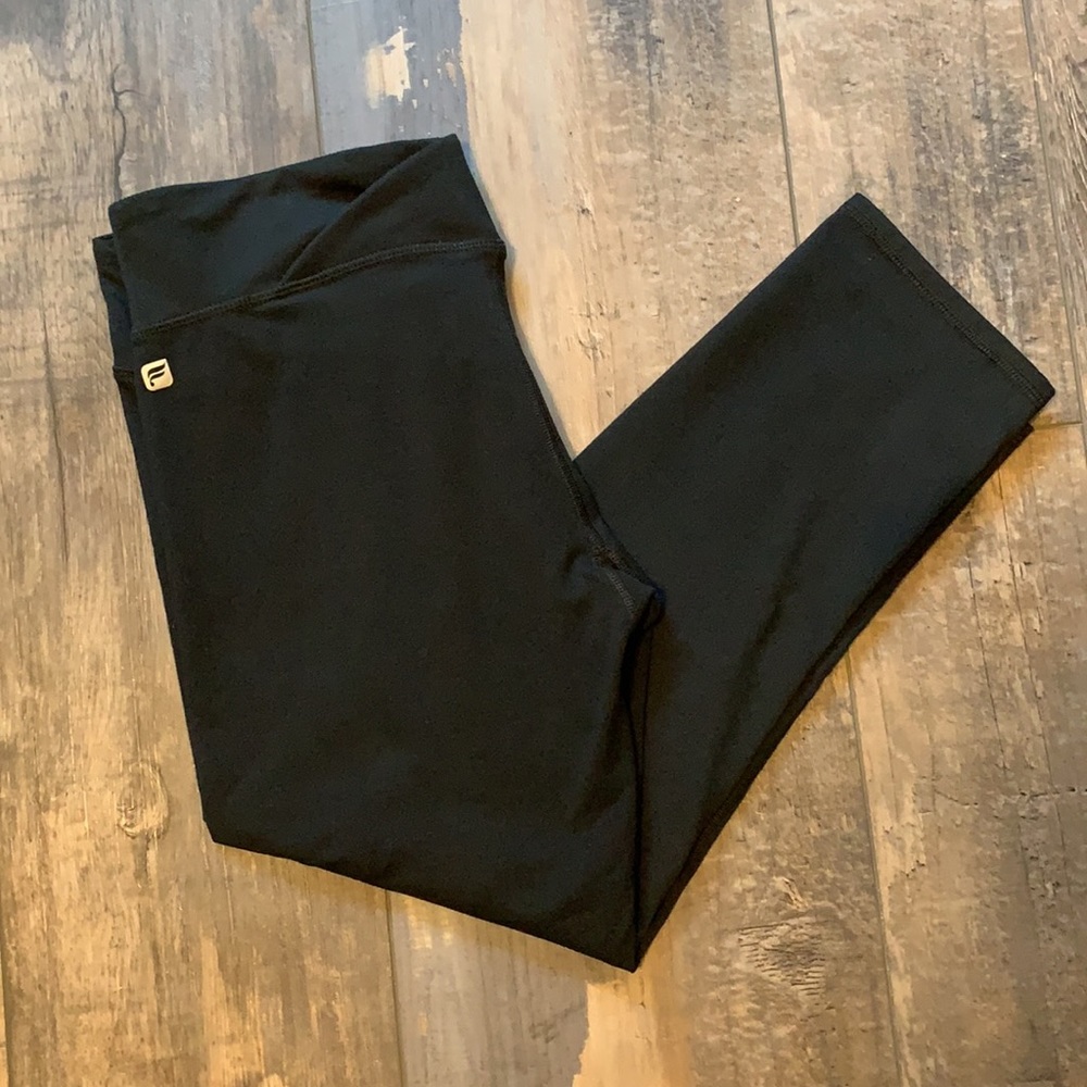 (S) Fabletics Black Yoga Crop Leggings